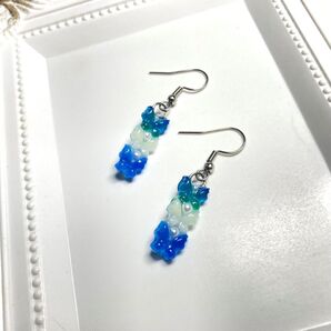 蓄光入り グラデーションカラー3連蝶々のピアス