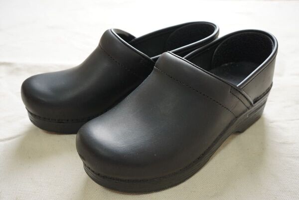 ダンスコ プロフェッショナル Black/Oiled 37
