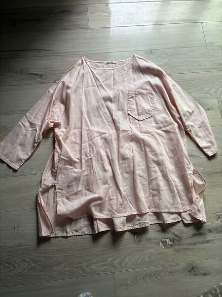 tumugu ツムグ 綿麻 後ろギャザーチュニック シャツ サーモンピンク