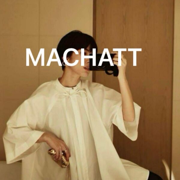 マチャット リボンタックブラウス 半袖 白 シャツ 春夏 フレア シャツ ホワイト MACHATT 丸首 ゆったり オーバーサイズ