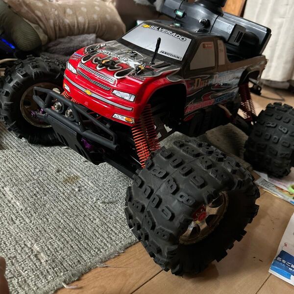 hpi SILVERADO サベージXL 1/8 リポ6セル仕様!時速100kmオーバー!わりとキレイ モンスタートラック