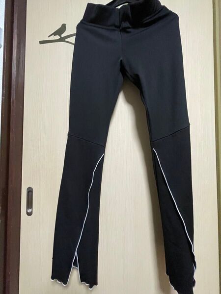 黒 ストレッチパンツ メロウ 裾スリット入り&白ステッチ 脚長効果抜群! ダンス