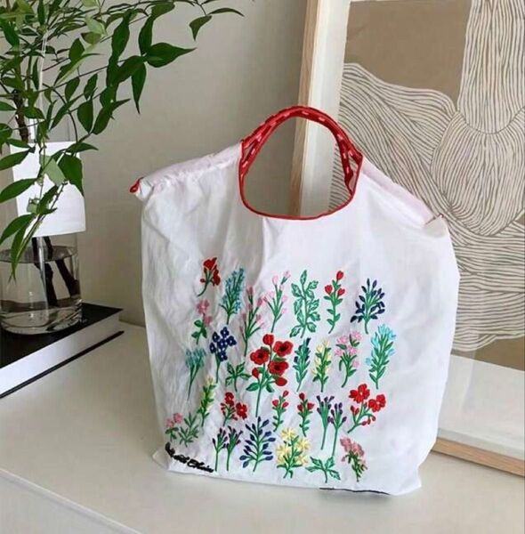 エコバッグ トートバッグ 花柄 ホワイト 刺繍バッグ Mサイズ 軽量バッグ 可愛い 人気 花 トレンド 夏 アウトドア 撥水