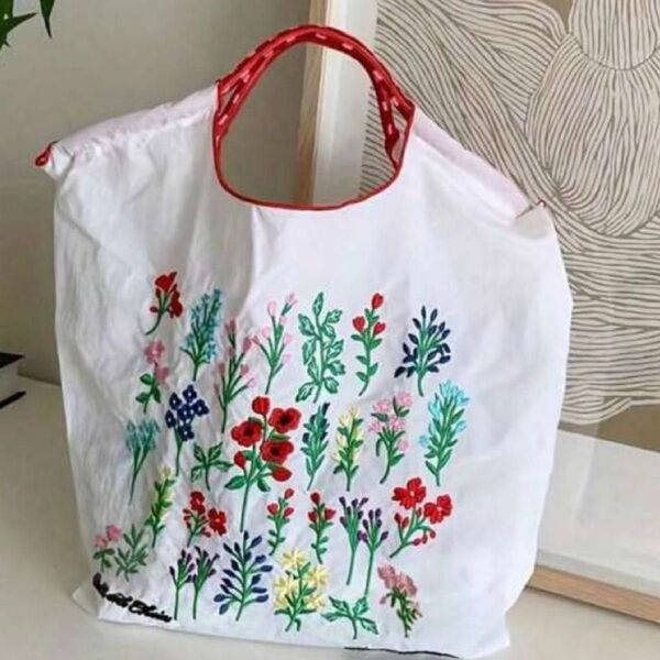エコバッグ トートバッグ 花柄 ホワイト 刺繍バッグ Mサイズ 軽量バッグ 可愛い 人気 花 トレンド 夏 アウトドア 撥水