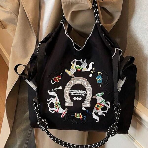 ショルダーストラップつき ななめ掛け 軽量 刺繍 トートバッグ エコバッグ 大容量 収納力 レディース カバン バック