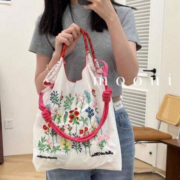 ショルダーベルト付 エコバッグ トートバッグ M 刺繍 ナイロン 軽い 軽量 大容量 人気 夏 プール 防水 レディース
