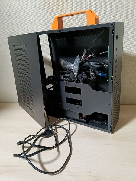 PCケース(自作PC用)と400W電源ACコード ロープロ3スロット