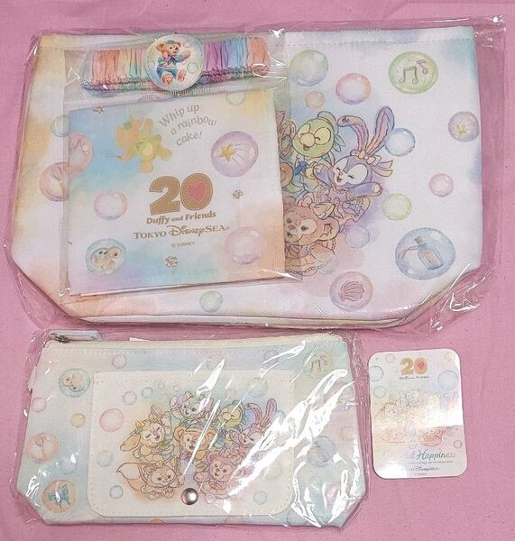 【クーポンで10%オフ】ディズニー カラフルハピネス ダッフィー 20周年 ランチケース おてふきキャリー ステッカー 3点セット