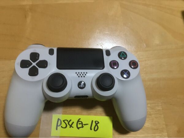 純正PS4コントローラー.白18必ず商品説明を確認よろしくお願いします。値下げ交渉スルーします。