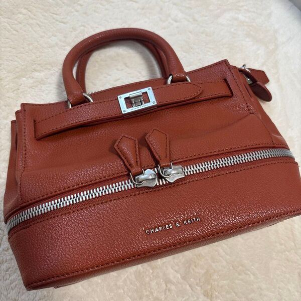 CHARLES & KEITH ブラウンハンドバッグ ハンドバッグ