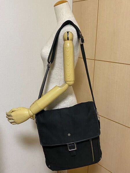 COACH ブラック ショルダーバッグ キャンバス レザー A4可能 大容量 フラップ式 シルバー金具 ユニセックス