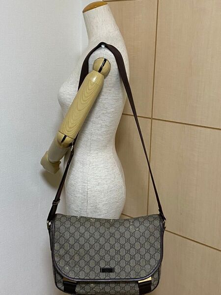 GUCCI グッチ GG柄 ショルダーバッグ メッセンジャーバック PVC ワンポイントメッセンジャーバッグ ユニセックス