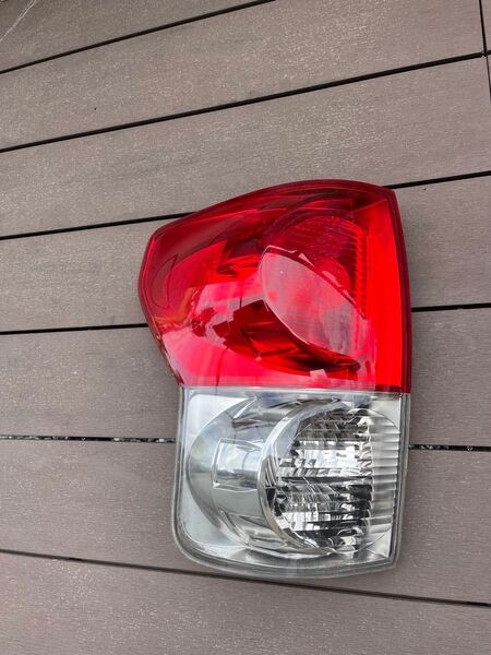 トヨタ タンドラ 2007-2013 左テールランプ