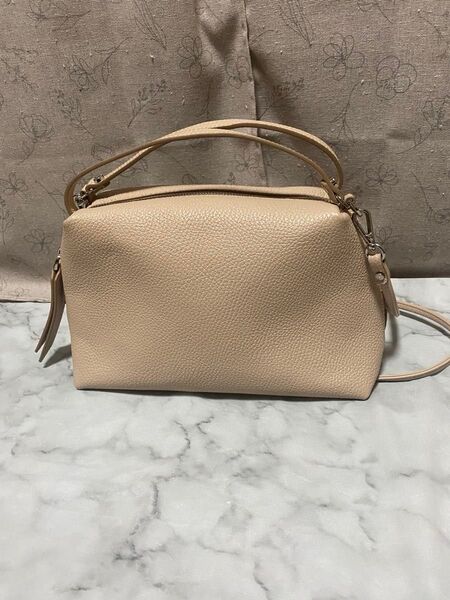 【美品】GIANNI CHIARINI アリファ M ショルダーバッグベージュ系