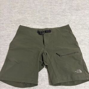 ノースフェイス オリーブ色ショートパンツ