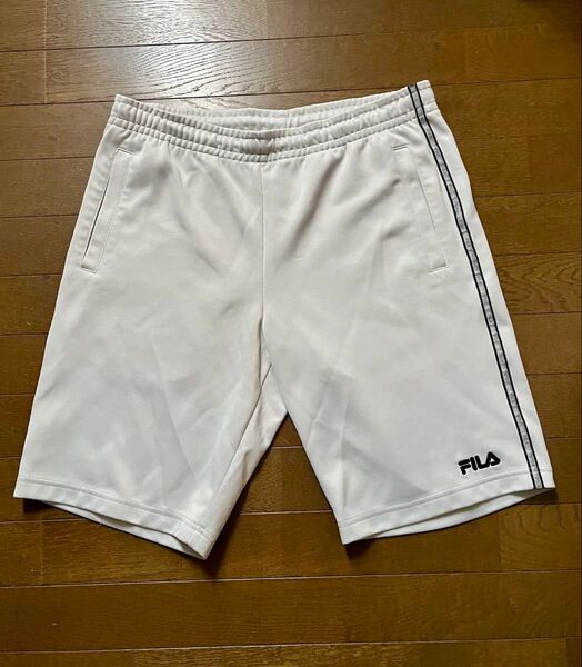 FILA ショートパンツ 短パン ハーフパンツ メンズ古着 ライトグレー Mサイズ 腰ゴムが伸びてますが紐を使用すれば使えます。