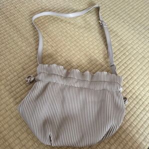 ショルダーバッグ ベージュ