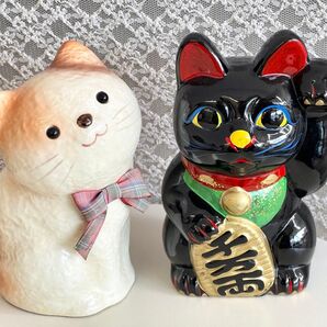 黒の招き猫、タータンリボン猫 置物 開運 貯金箱 まねきねこ 昭和レトロ