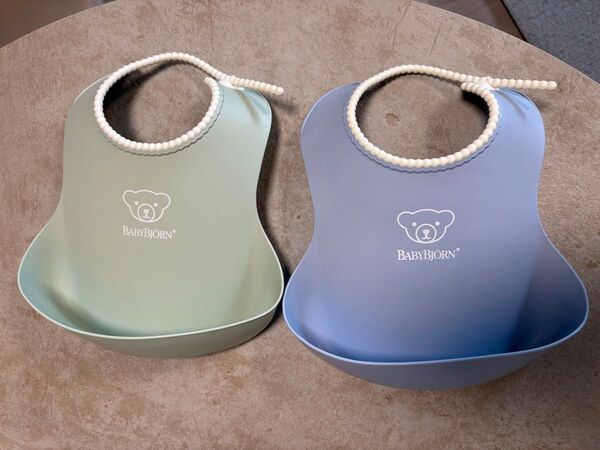 BABYBJORN お食事エプロン 2枚セット グリーン・ブルー