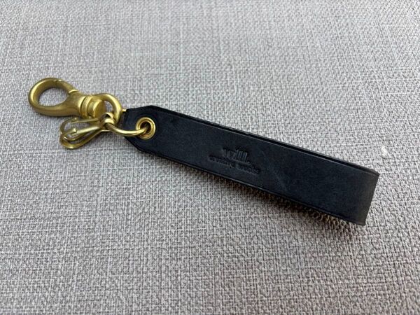 キーストラップ キーホルダー レザー キーリング ブラック チャーム ストラップ スマホストラップ キーチェーン キーケース