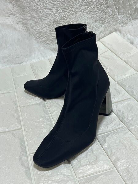 未使用☆ZARA ザラ ショートブーツ ヒール バックジップ