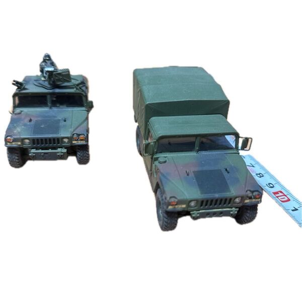 軽装甲機動車プラモデル完成品 2台