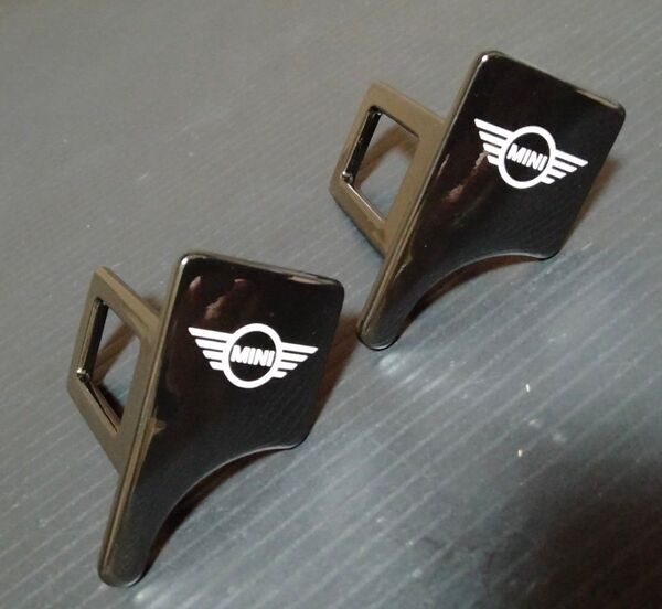 2個セット BMW MINI ミニクーパー シートベルトホコリ防止エンブレムR50 R53 R55 R56 R60 F54