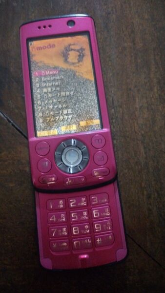 docomo ガラケー FOMA D902is マゼンタ