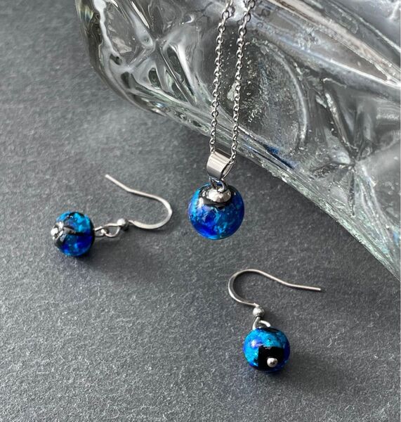 ホタルガラス コバルトブルー ネックレス&ピアス2点セット*ホタルガラスネックレス*サージカルステンレス*金属アレルギー対応*蓄光