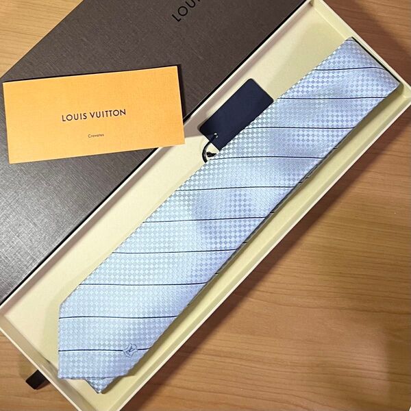 【新品未使用現行品】LOUIS VUITTON ルイヴィトン ネクタイ シルバーブルー M78756 箱入り 8CM ジャガード織