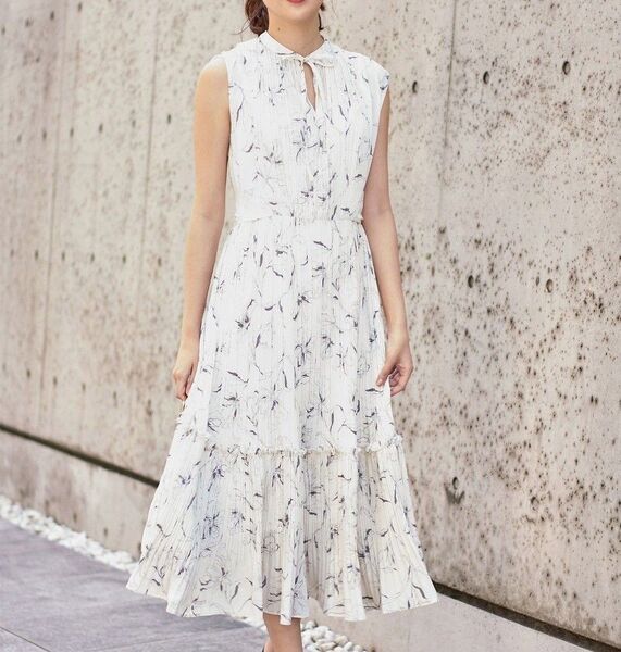 ●最終価格《tocco closet》ペチコート付きりぼん装飾ラインフラワープリントプリーツワンピース