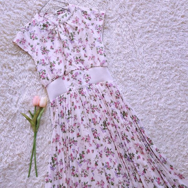 《tocco closet》ウエストリブ切り替えフラワープリントプリーツワンピース