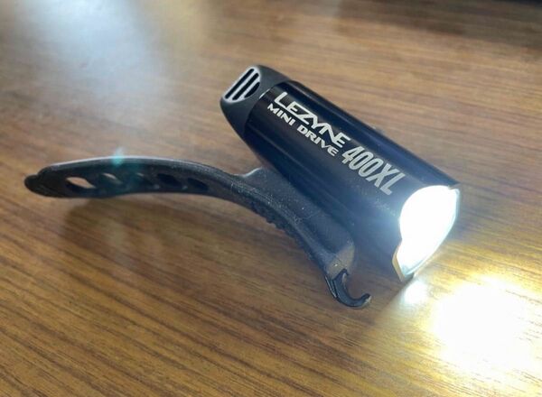 美品 LEZYNE 400ルーメン充電式ライト Mini Drive 400XL