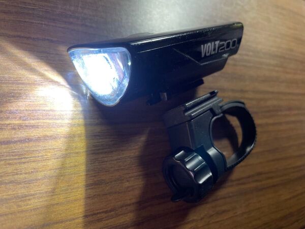 Cateye 200ルーメン LED充電式ヘッドライト VOLT200 HL-EL151