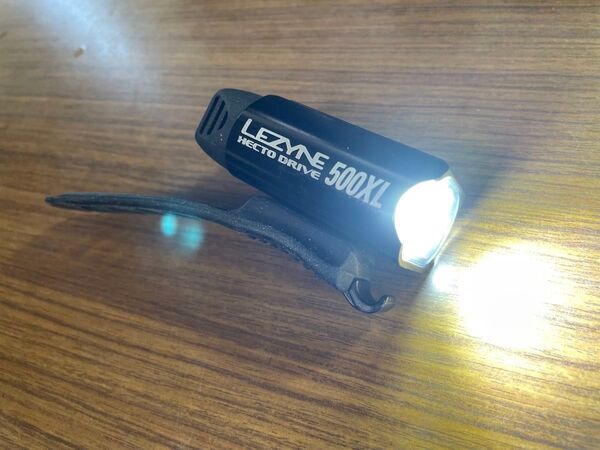 美品 LEZYNE 500ルーメン 充電式ヘッドライト Hecto Drive 500XL