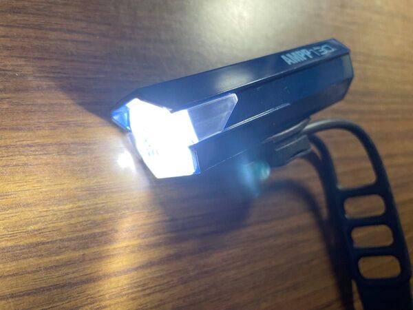 美品 Cateye 130ルーメン コンパクト充電式ライトAMPP130 レアカラー
