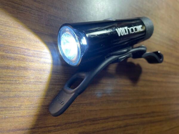 CATEYE 100ルーメン LEDヘッドライト USB充電式 VOLT100XC HL-EL051RC