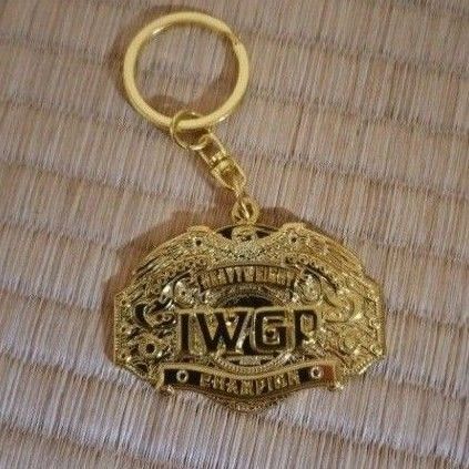 新日本プロレス 新日本プロレス 三代目IWGPヘビー級チャンピオンベルト メタルキーホルダー