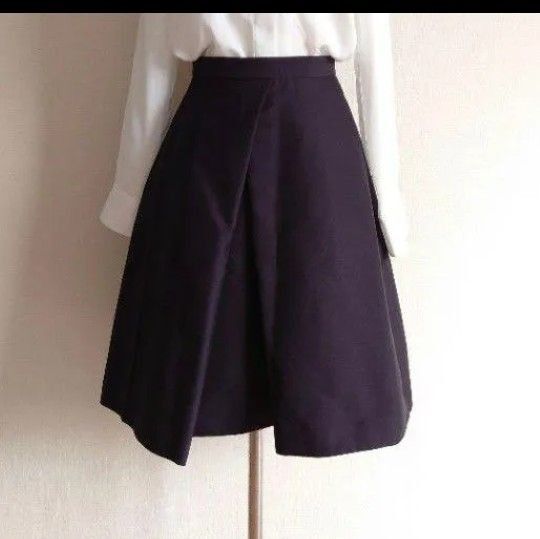 美品 シンゾーン タック フレアスカート ネイビー