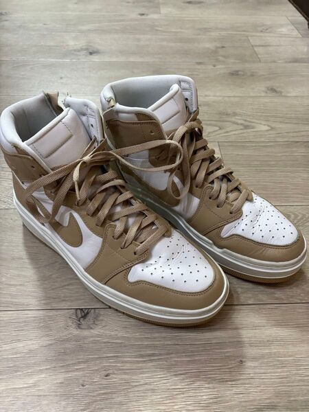Nike Air Jordan 1 ベージュ/ホワイト ハイカット
