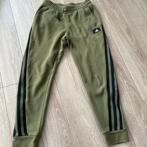 adidas メンズ スウェットパンツ カーキ スリーストライプス