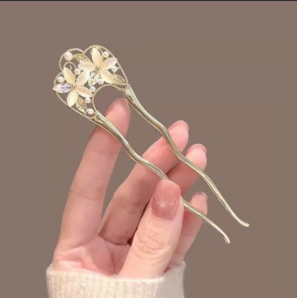 かんざし ヘアアクセサリー 花 着物 成人式 振袖 ヘアアレンジ 結婚式 飾り 和装 洋装 髪飾り 花柄 ゴールド 新品 留袖