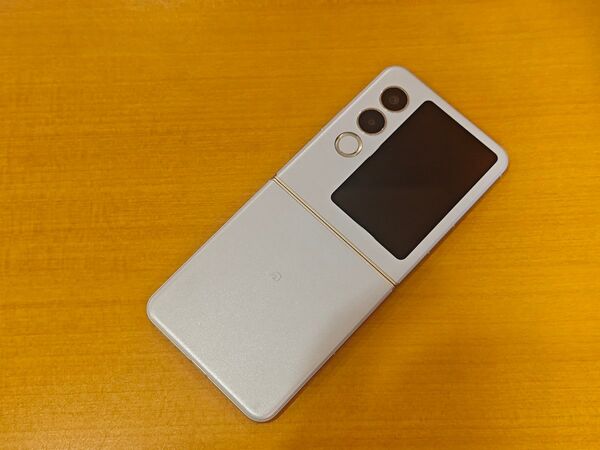 ZTE nubia flip2 折りたたみスマホ