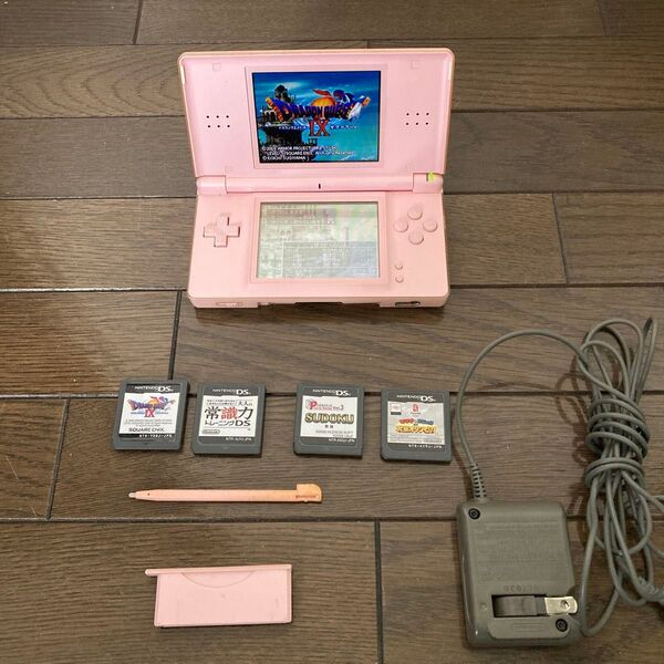 Nintendo DS Lite ピンク 充電器付き ソフト4本付き