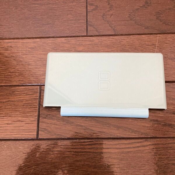 ニンテンドーDS Liteの上のカバー