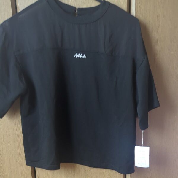 【新品タグ付】Altitude クロップド丈Tシャツ ブラック
