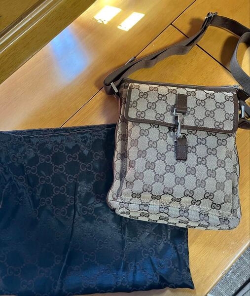 GUCCI GGキャンバス ショルダーバッグ 保存袋あり