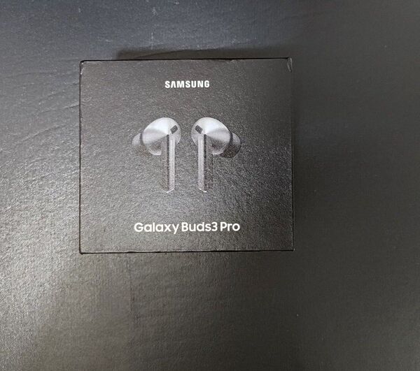 Galaxy Buds3 Pro Silverサムスンの最新ワイヤレスイヤホン、Galaxy Buds3 Proのシルバーカラー
