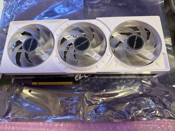 玄人志向 NVIDIA Geforce RTX5080 搭載 グラフィックボード GDDR7 国内正規品 ホワイト 箱無し