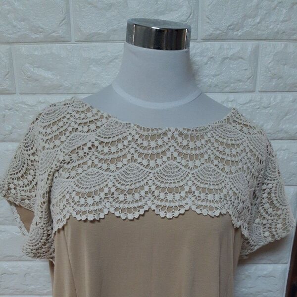 美品グローブレーストップス★ レース ベージュ 重ね着風★美品チュニックベージュレース★レースワンピースチュニック★サイズM